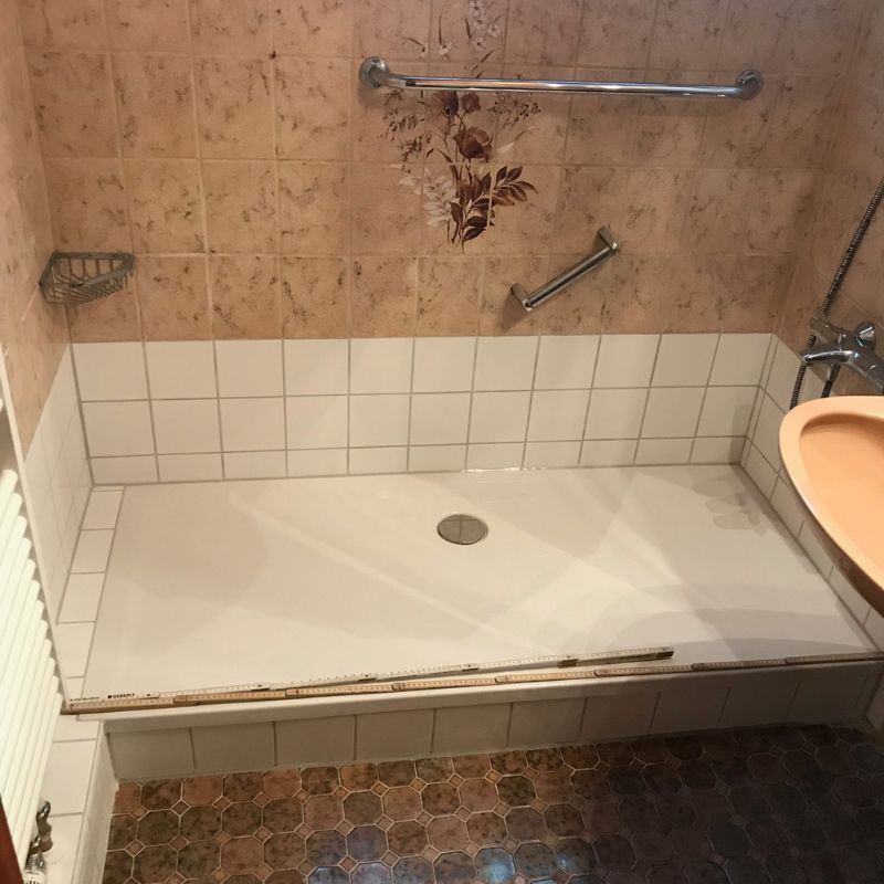 Nachher: flache Duschwanne an Stelle der Badewanne