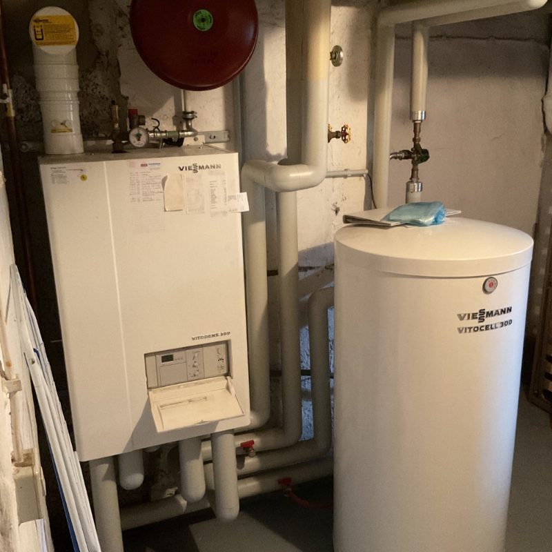 Vorher: alte Heizung mit Warmwasserspeicher