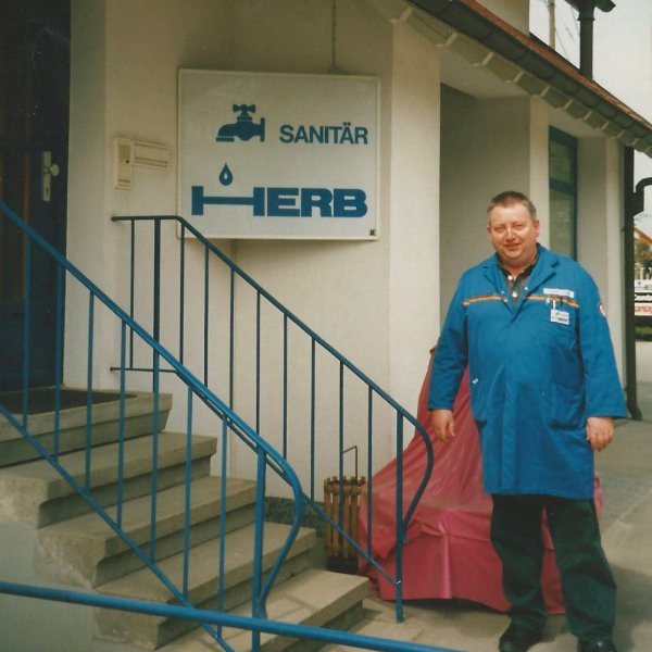 Josef Herb vor dem Geschäft in der Teuringer Straße